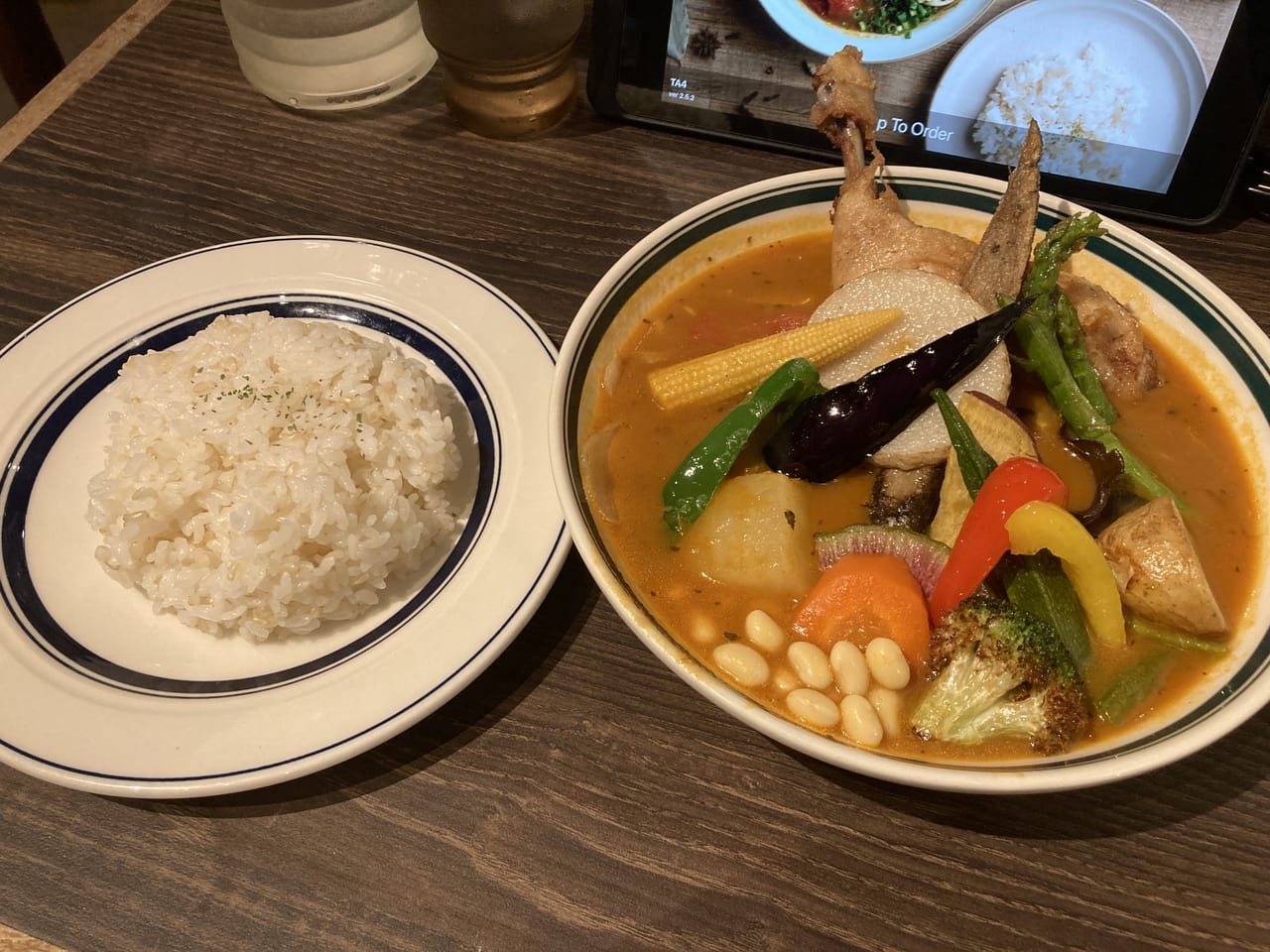 大阪市北区】野菜たっぷりのスープカレー！『Rojiura Curry SAMURAI