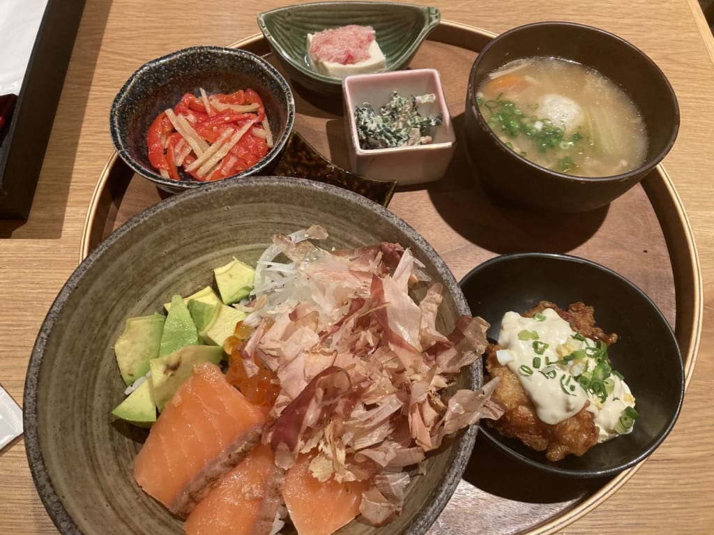 京橋鶏ビストロハーバード