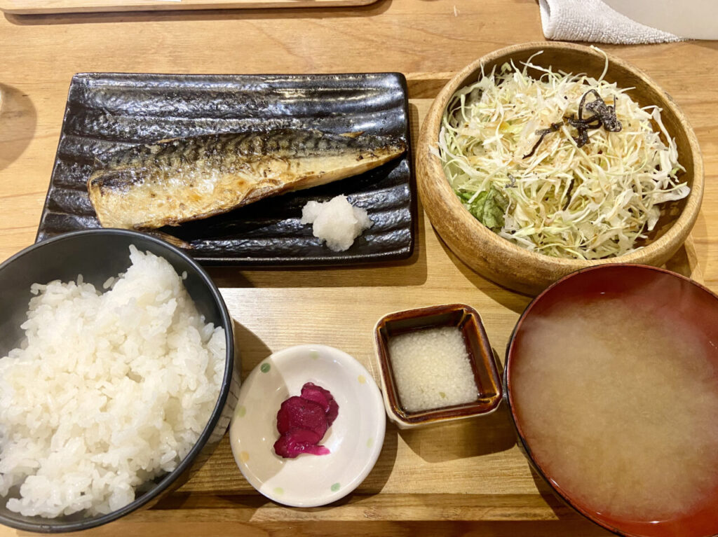 チキン南蛮と塩サバ定食